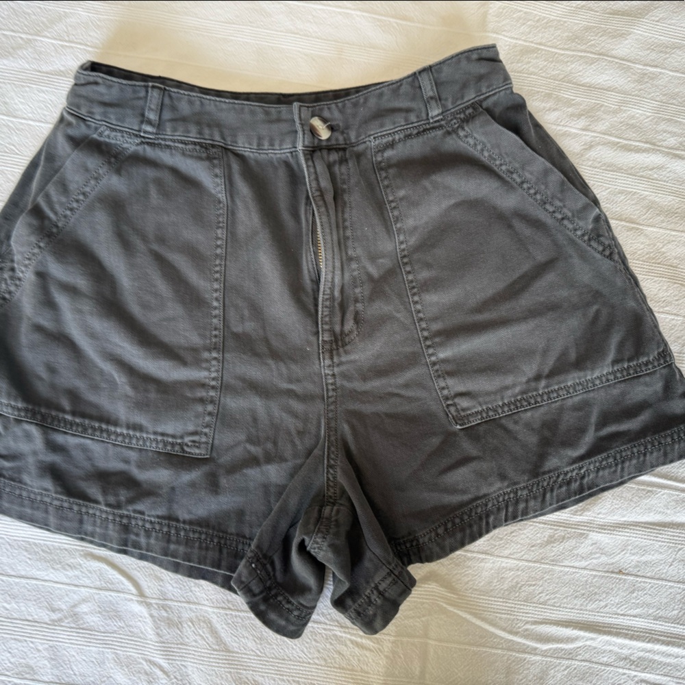 Universal threads size 6 shorts, highrise
